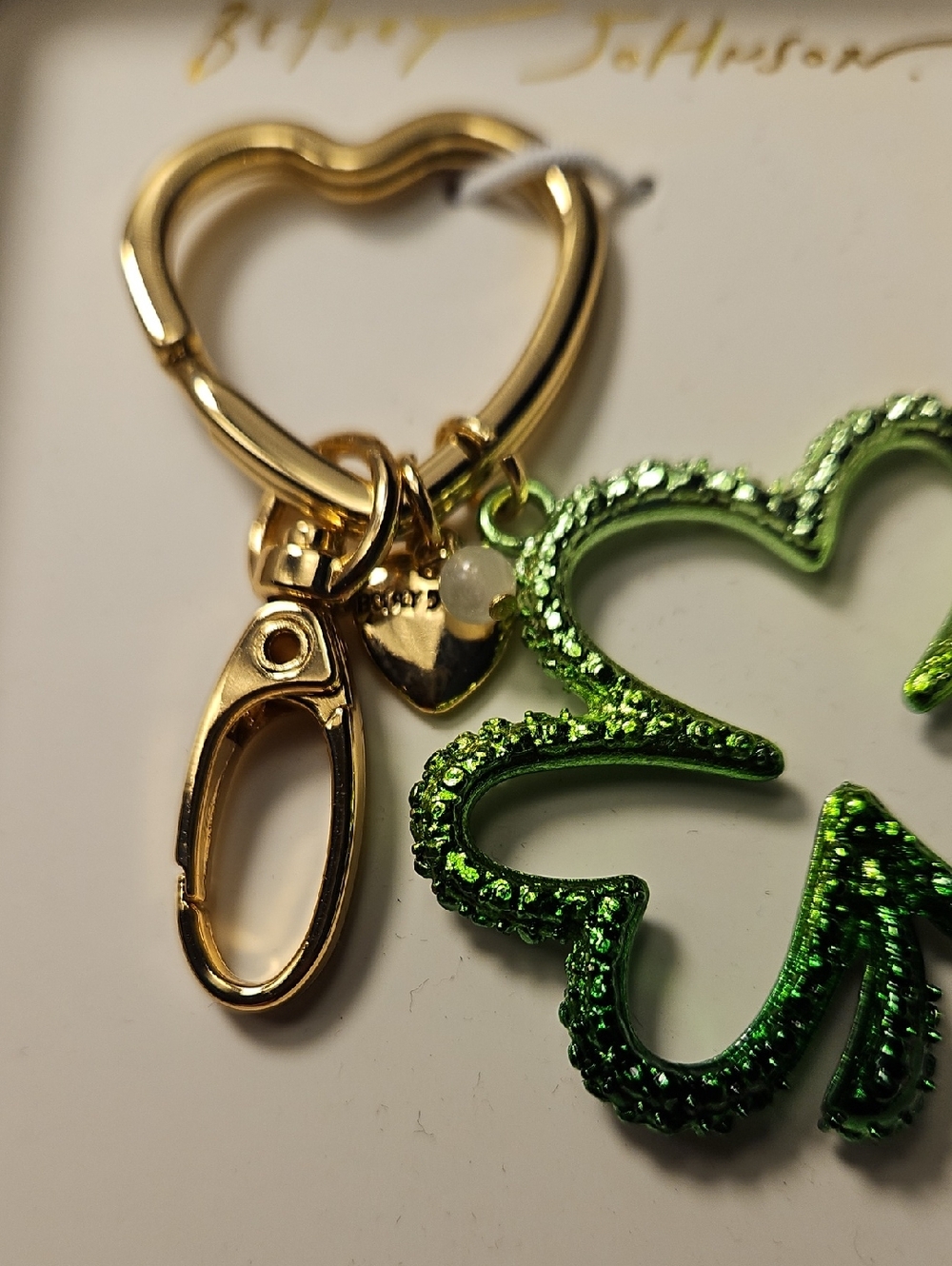 Betsey Johnson Jewelry Bag Charm Geen Clover On Heart Shaped Gold-tone Keychain